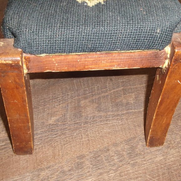 Vintage hand embroidered wood footstool - Picture 4 of 6